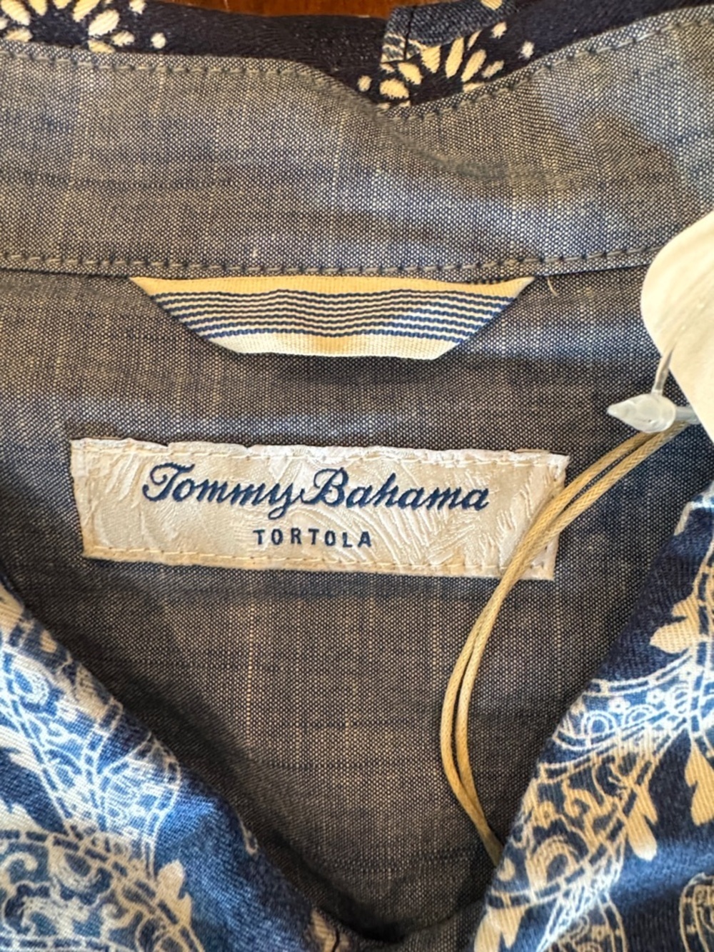 NWOT Tommy Bahama Navy and White Tropical Print Long Sleeve Shirt Never Worn!! - Picture 3 of 8